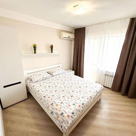 Artal Apartment On Obolonskyi Avenue 16A Kiew Exterior foto